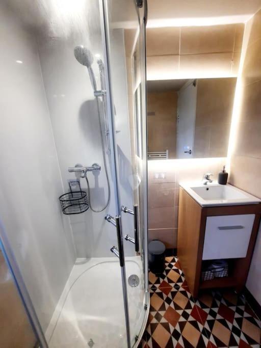 Alross Studio Flat / Private Bathroom Лондон Екстериор снимка