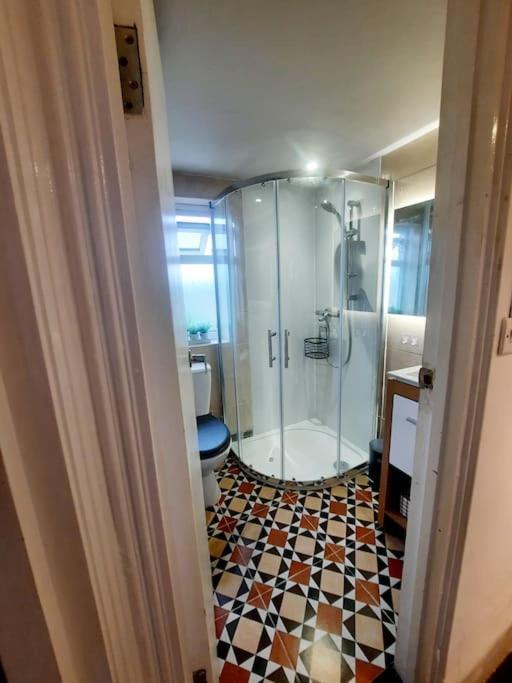 Alross Studio Flat / Private Bathroom Лондон Екстериор снимка