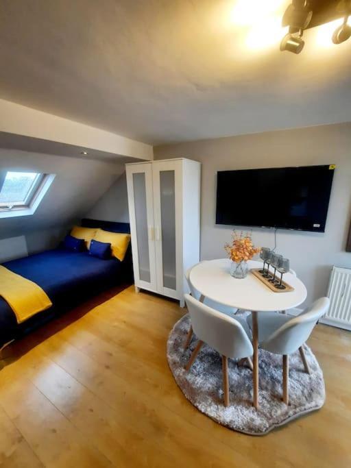 Alross Studio Flat / Private Bathroom Лондон Екстериор снимка