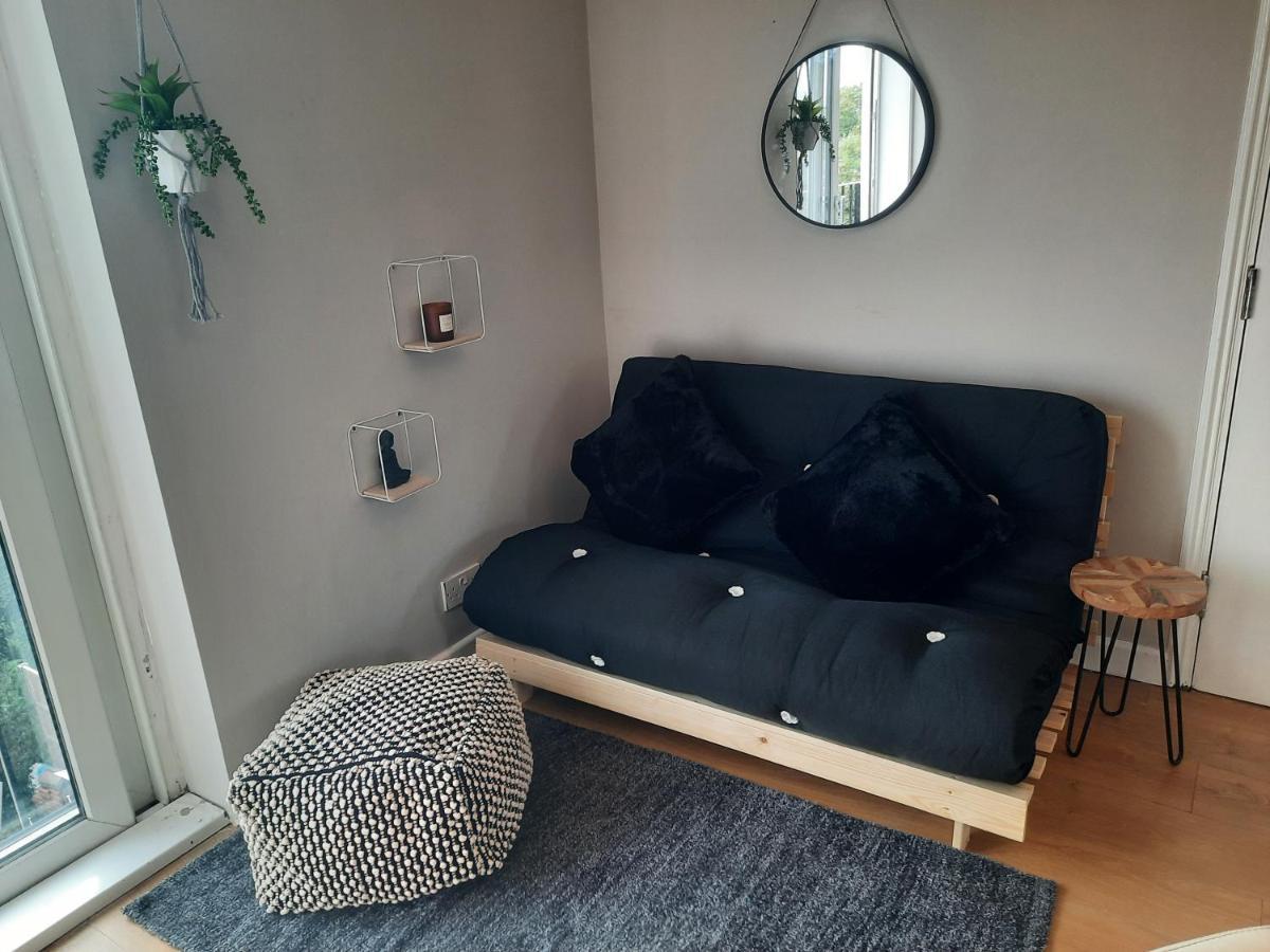 Alross Studio Flat / Private Bathroom Лондон Екстериор снимка
