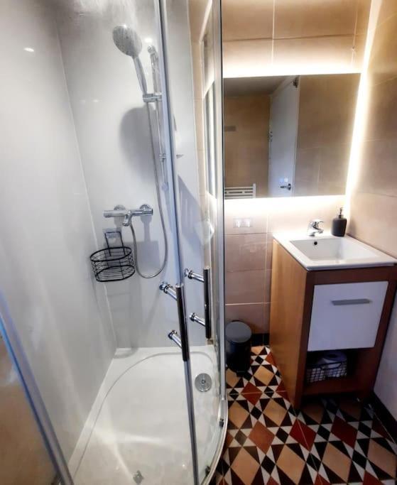 Alross Studio Flat / Private Bathroom Лондон Екстериор снимка